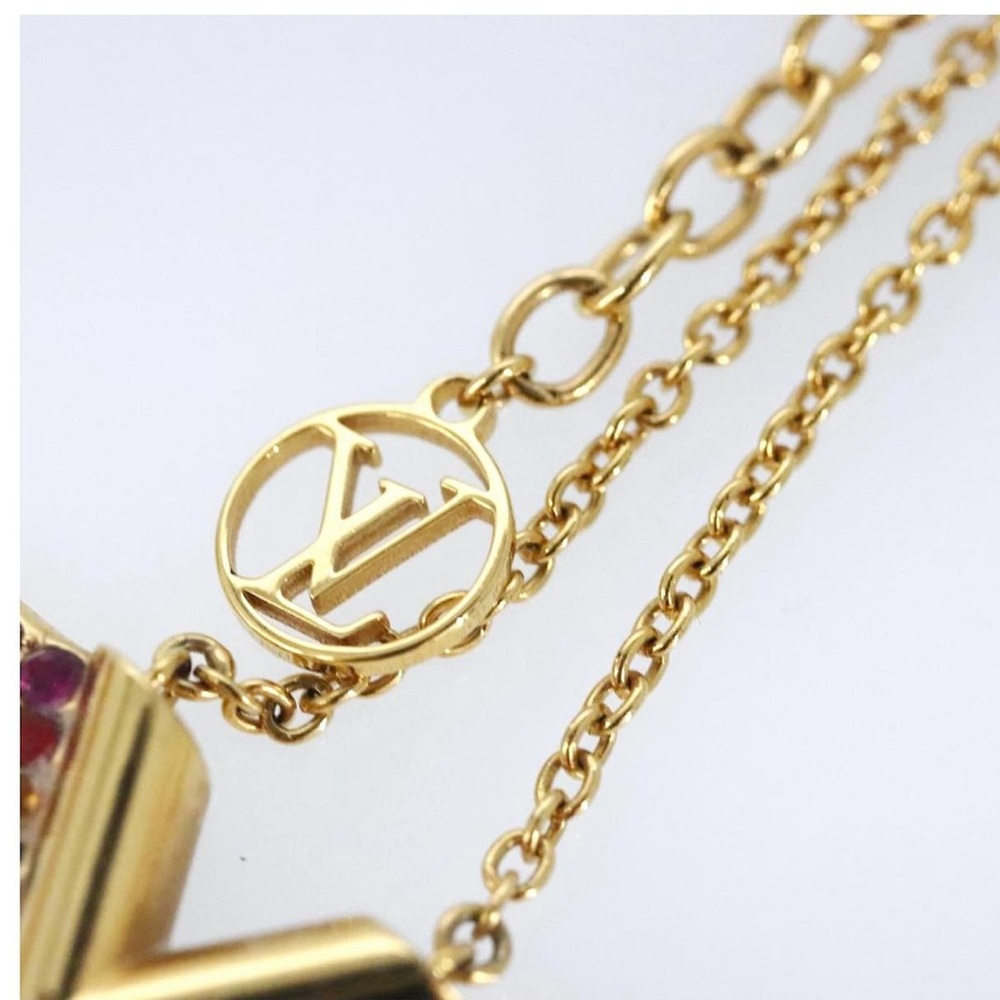 NEW LOUIS VUITTON Limited Edition Collier
Essential V California Dream Necklace - Picture 4 of 15